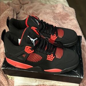 Air Jordan 4 Retro Red Thunder NWT size 10